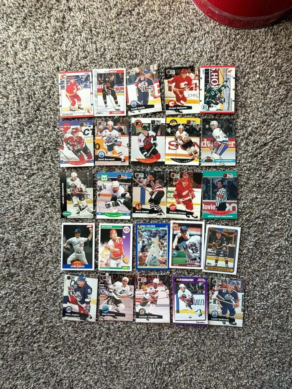 Lot of 25 Assorted 1990-1991 Pro Set NHL Hockey and MLB Baseball Trading Cards